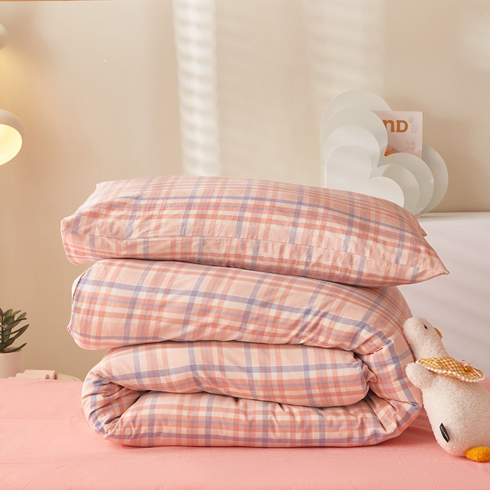 91家纺网 家纺一手货源 找家纺 水洗的故事 2025新款开学季色织水洗棉学生宿舍三件套 恩利尔红