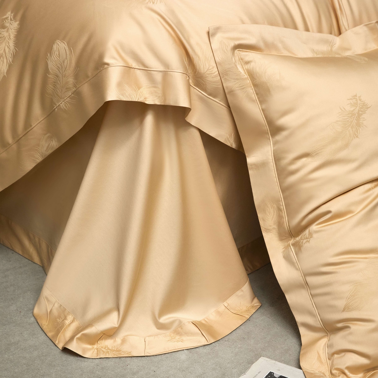 91家纺网 家纺一手货源 找家纺 榻尚家居 2025春夏新款长绒棉全棉纯棉贡缎提花手工立体埋绳工艺四件套 飘羽（香槟金）