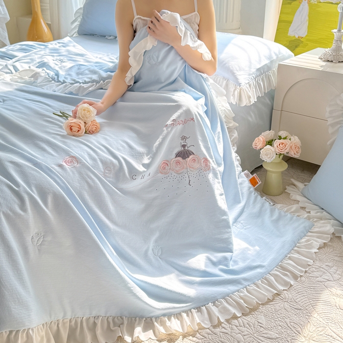 91家纺网 家纺一手货源 找家纺 绒世界 绒世界 2025新款针织棉提花加绣花烫钻夏被四件套翩然系列 翩然-暮色蓝