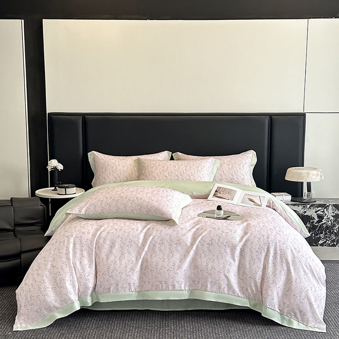 91家纺网 家纺一手货源 找家纺 金阳光家纺 2025新款高级简奢款莱赛尔数码印宽边四件套（带礼盒包装） 浅知粉