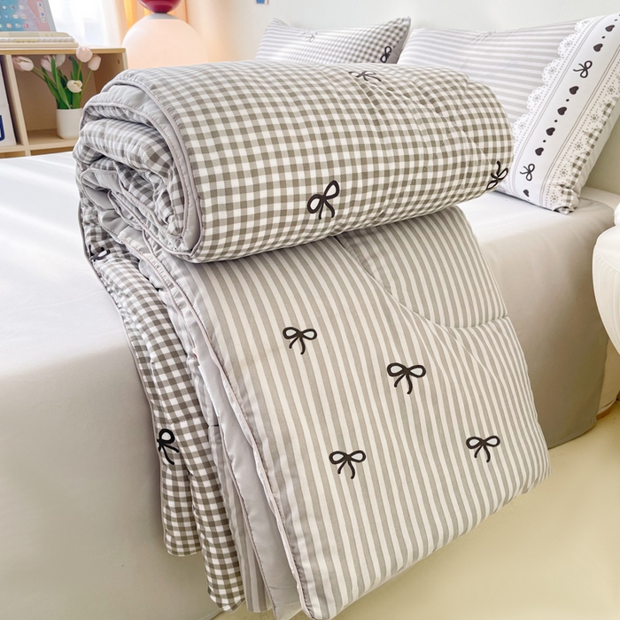 91家纺网 家纺一手货源 找家纺 宜家坊 2025新款水洗棉糯小棉夏被夏被四件套四季被春秋被单人学生双人被子被芯 灰色蝴蝶结
