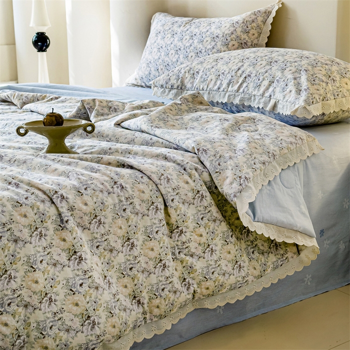 91家纺网 家纺一手货源 找家纺 被窝家纺 2025新款全棉花边大豆夏被四件套 杏园暖秋-灰