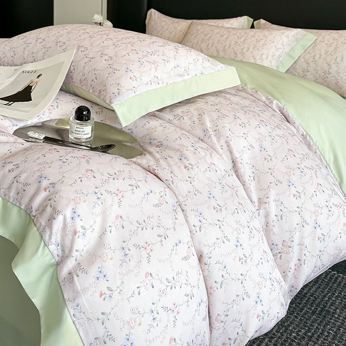 91家纺网 家纺一手货源 找家纺 金阳光家纺 2025新款高级简奢款莱赛尔数码印宽边四件套（带礼盒包装） 浅知粉