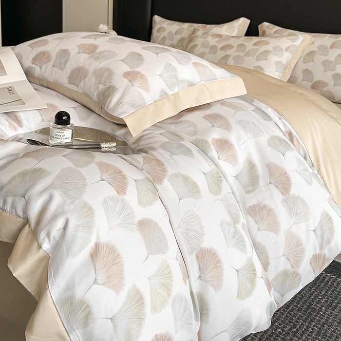 91家纺网 家纺一手货源 找家纺 金阳光家纺 2025新款高级简奢款莱赛尔数码印宽边四件套（带礼盒包装） 林间蜜杏