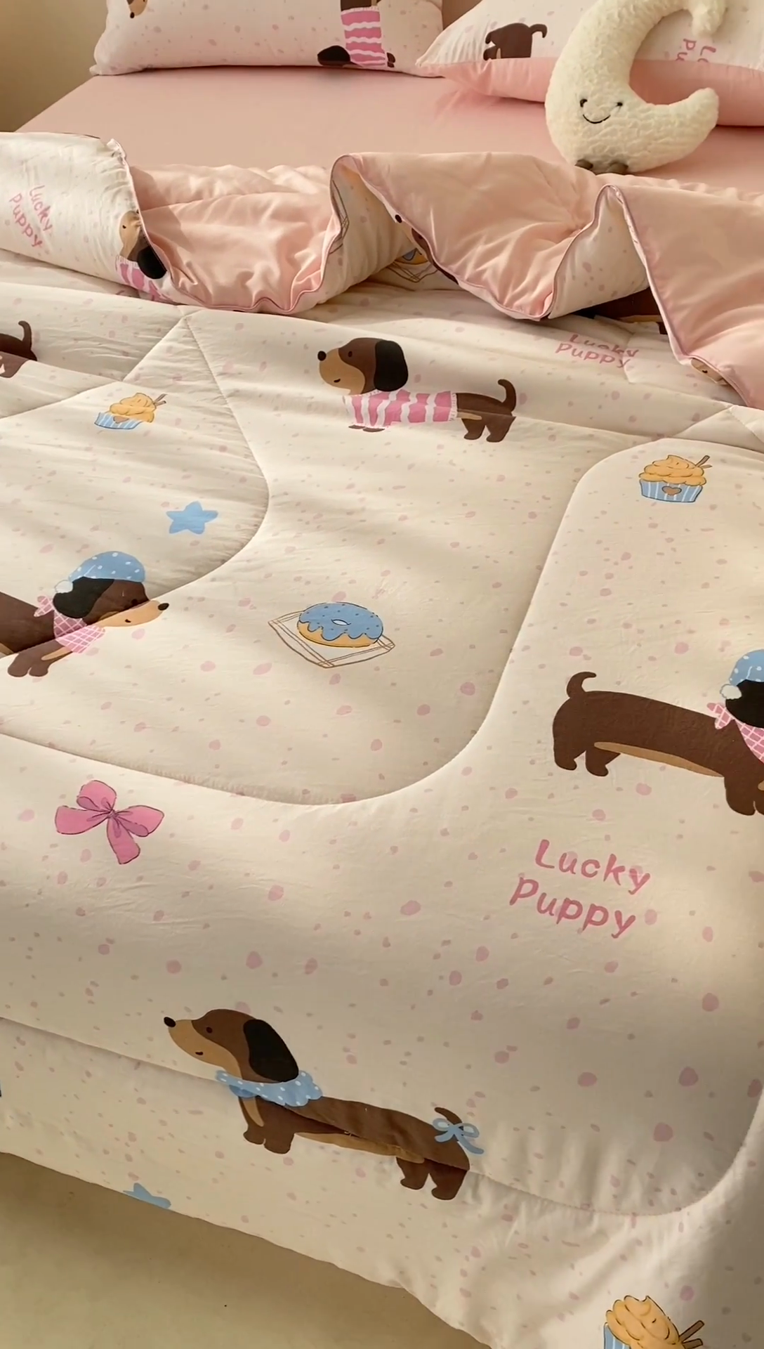 91家纺网 家纺一手货源 找家纺 宜家坊 2025新款水洗棉糯小棉夏被夏被四件套四季被春秋被单人学生双人被子被芯 腊肠狗