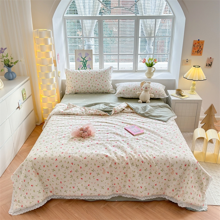 91家纺网 家纺一手货源 找家纺 被窝家纺 2025新款全棉花边大豆夏被四件套 樱花趣