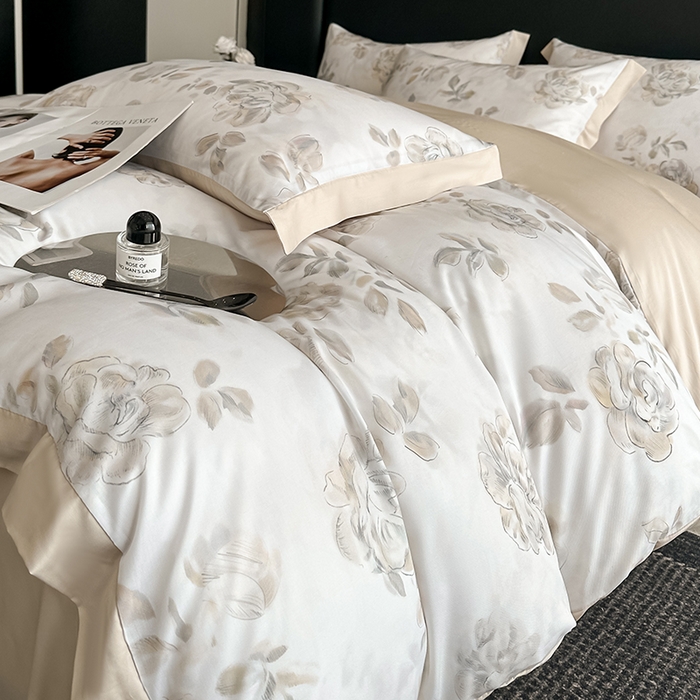 91家纺网 家纺一手货源 找家纺 金阳光家纺 2025新款高级简奢款莱赛尔数码印宽边四件套（带礼盒包装） 蔓艺