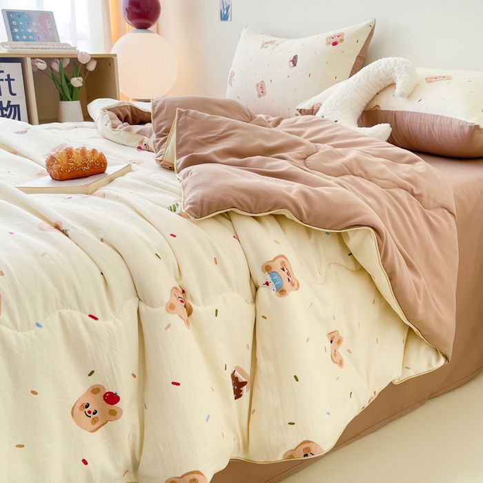 91家纺网 家纺一手货源 找家纺 宜家坊 2025新款水洗棉糯小棉夏被夏被四件套四季被春秋被单人学生双人被子被芯 帽子小熊