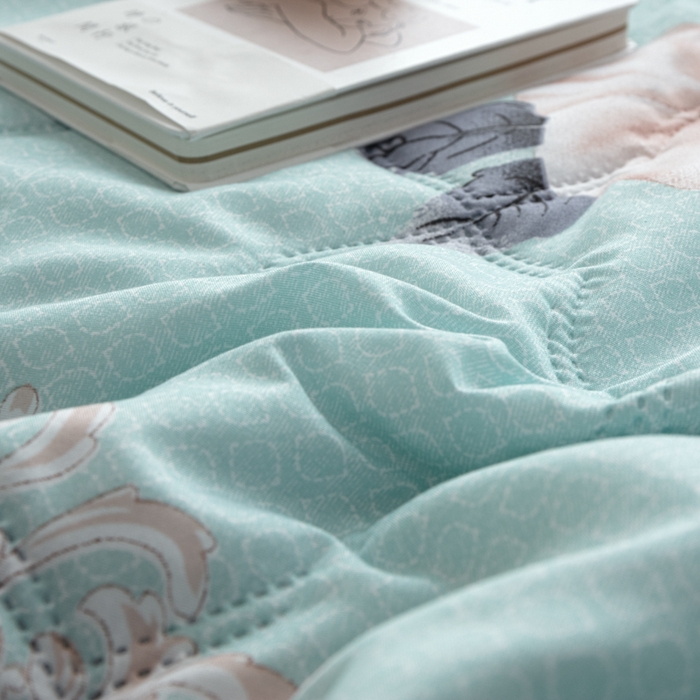 91家纺网 家纺一手货源 找家纺 诗雅纺织 2025新款亲肤绒夏被超声波压花礼品被 温情花语