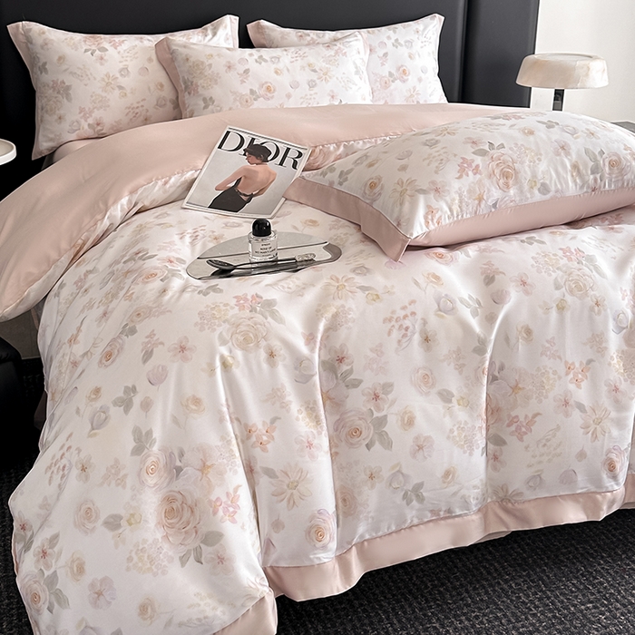 91家纺网 家纺一手货源 找家纺 金阳光家纺 2025新款高级简奢款莱赛尔数码印宽边四件套（带礼盒包装） 念池粉