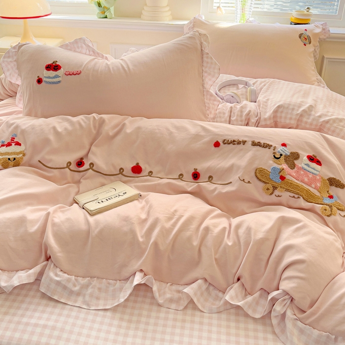 91家纺网 家纺一手货源 找家纺 2025新款高克重立体臻棉法式韩版毛巾绣四件套-腊肠狗 腊肠狗-浅粉