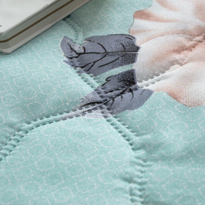 91家纺网 家纺一手货源 找家纺 诗雅纺织 2025新款亲肤绒夏被超声波压花礼品被 温情花语