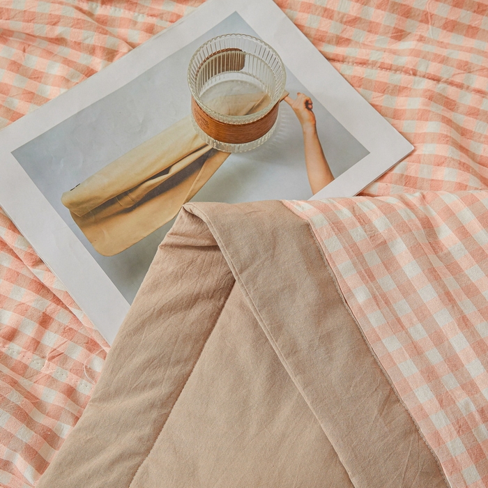 91家纺网 家纺一手货源 找家纺 猎鹿人家纺 A类水洗棉新疆棉花夏被 粉小格