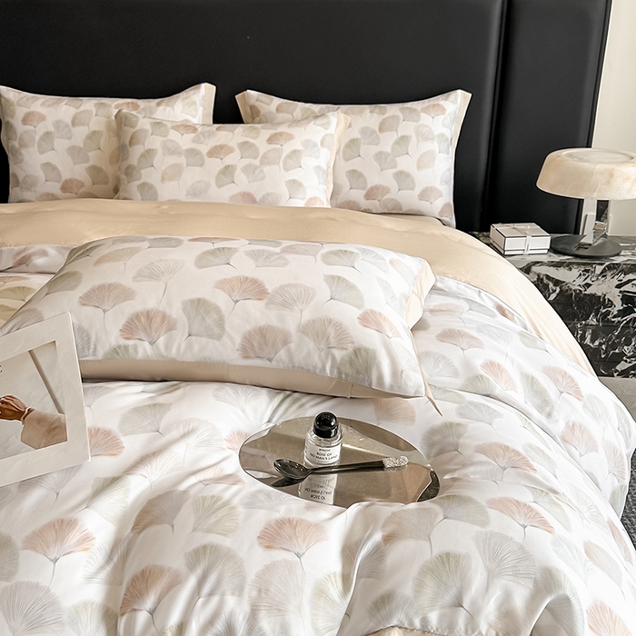91家纺网 家纺一手货源 找家纺 金阳光家纺 2025新款高级简奢款莱赛尔数码印宽边四件套（带礼盒包装） 林间蜜杏