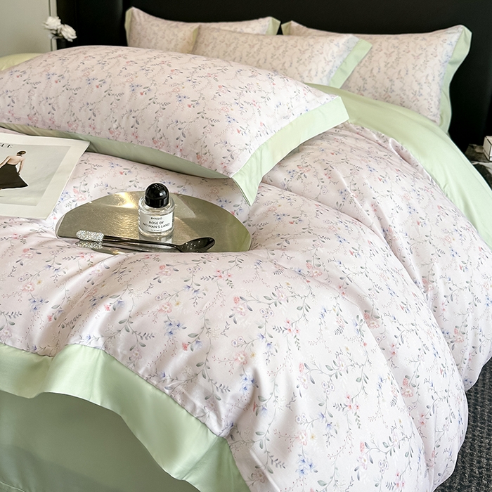 91家纺网 家纺一手货源 找家纺 金阳光家纺 2025新款高级简奢款莱赛尔数码印宽边四件套（带礼盒包装） 浅知粉