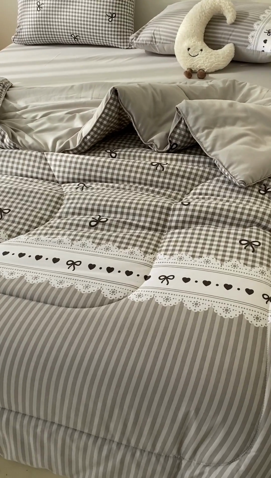 91家纺网 家纺一手货源 找家纺 宜家坊 2025新款水洗棉糯小棉夏被夏被四件套四季被春秋被单人学生双人被子被芯 灰色蝴蝶结