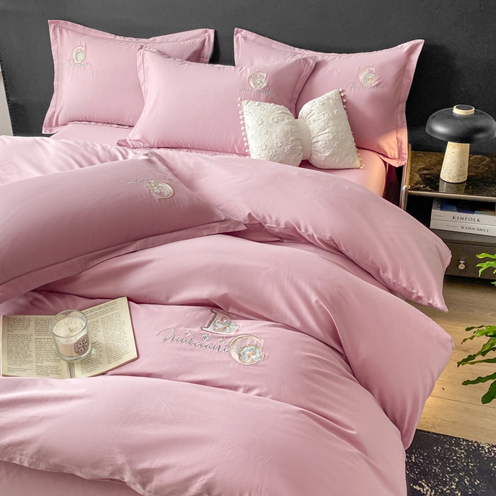 91家纺网 家纺一手货源 找家纺 昊翔家纺 【量大价优】2025新款全棉纯棉长绒棉刺绣绣花四件套【配礼盒提供买家秀】 澜韵-贵族粉