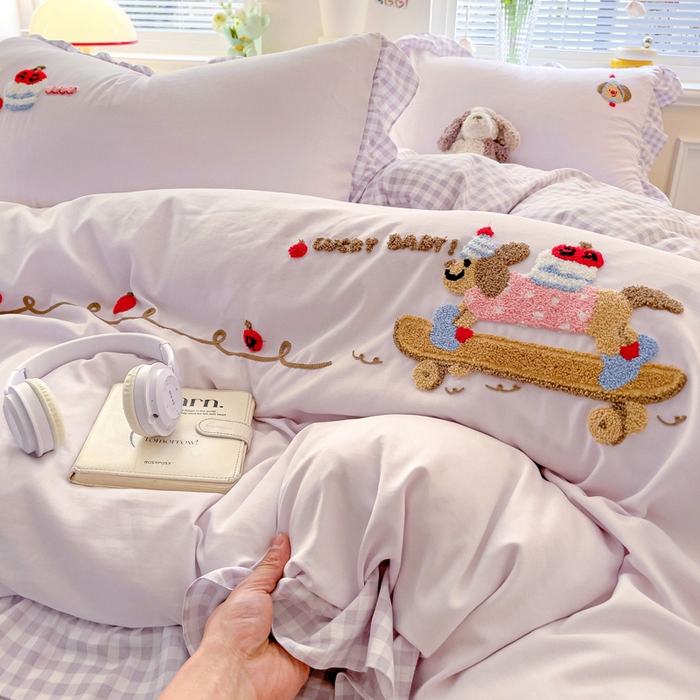 91家纺网 家纺一手货源 找家纺 2025新款高克重立体臻棉法式韩版毛巾绣四件套-腊肠狗 腊肠狗-浅紫