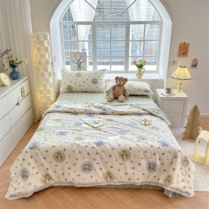 91家纺网 家纺一手货源 找家纺 被窝家纺 2025新款全棉花边大豆夏被四件套 蜜罐熊