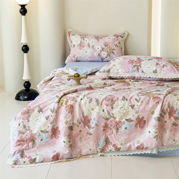 91家纺网 家纺一手货源 找家纺 被窝家纺 2025新款全棉花边大豆夏被四件套 晚色芳莲-粉