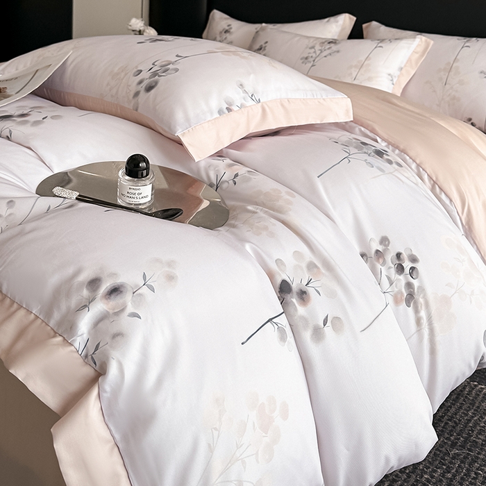 91家纺网 家纺一手货源 找家纺 金阳光家纺 2025新款高级简奢款莱赛尔数码印宽边四件套（带礼盒包装） 浮光落影