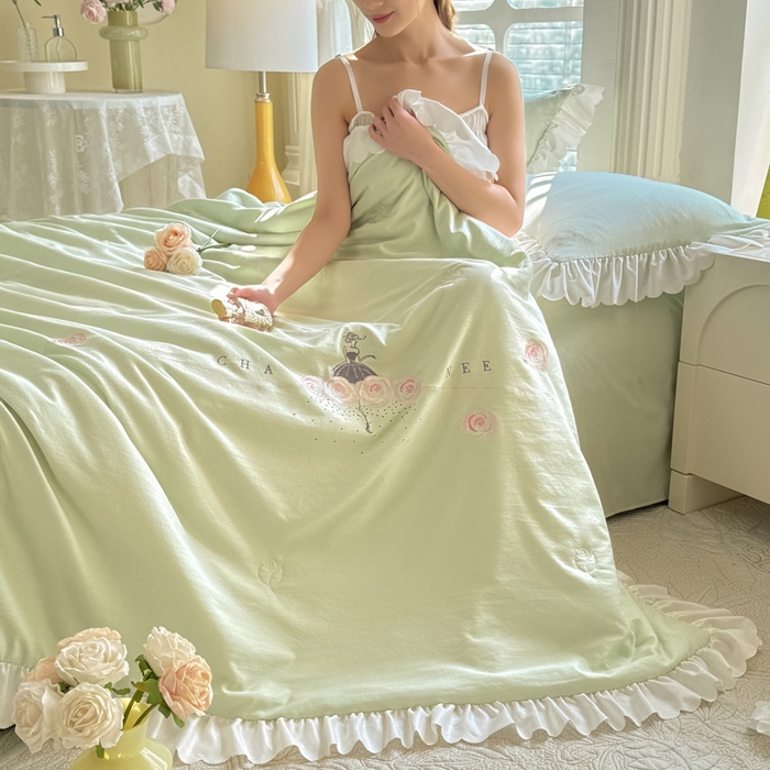 91家纺网 家纺一手货源 找家纺 绒世界 绒世界 2025新款针织棉提花加绣花烫钻夏被四件套翩然系列 翩然-薄荷绿