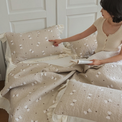 91家纺网 家纺一手货源 找家纺 （总）万盛家纺 2025新款全棉水洗花边床盖三件套