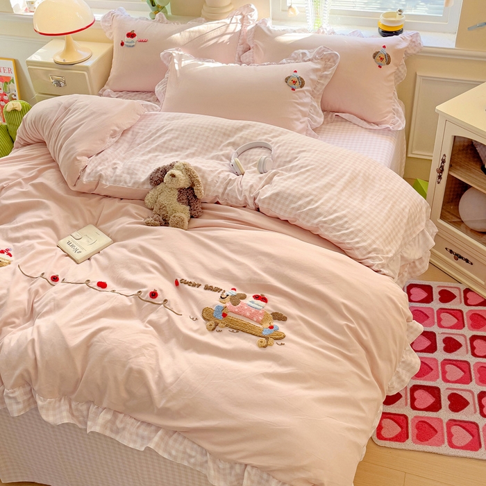 91家纺网 家纺一手货源 找家纺 2025新款高克重立体臻棉法式韩版毛巾绣四件套-腊肠狗 腊肠狗-浅粉