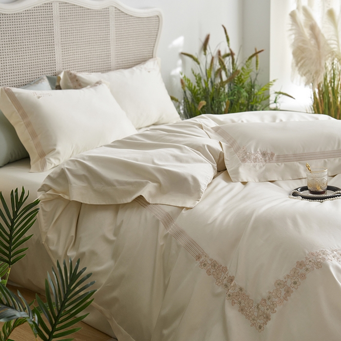 91家纺网 家纺一手货源 找家纺 嗯呢家纺 2025新款A类全棉刺绣四件套 奶茶白