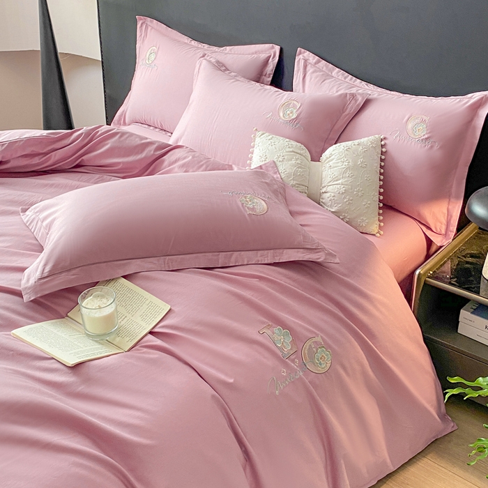 91家纺网 家纺一手货源 找家纺 昊翔家纺 【量大价优】2025新款全棉纯棉长绒棉刺绣绣花四件套【配礼盒提供买家秀】 澜韵-贵族粉