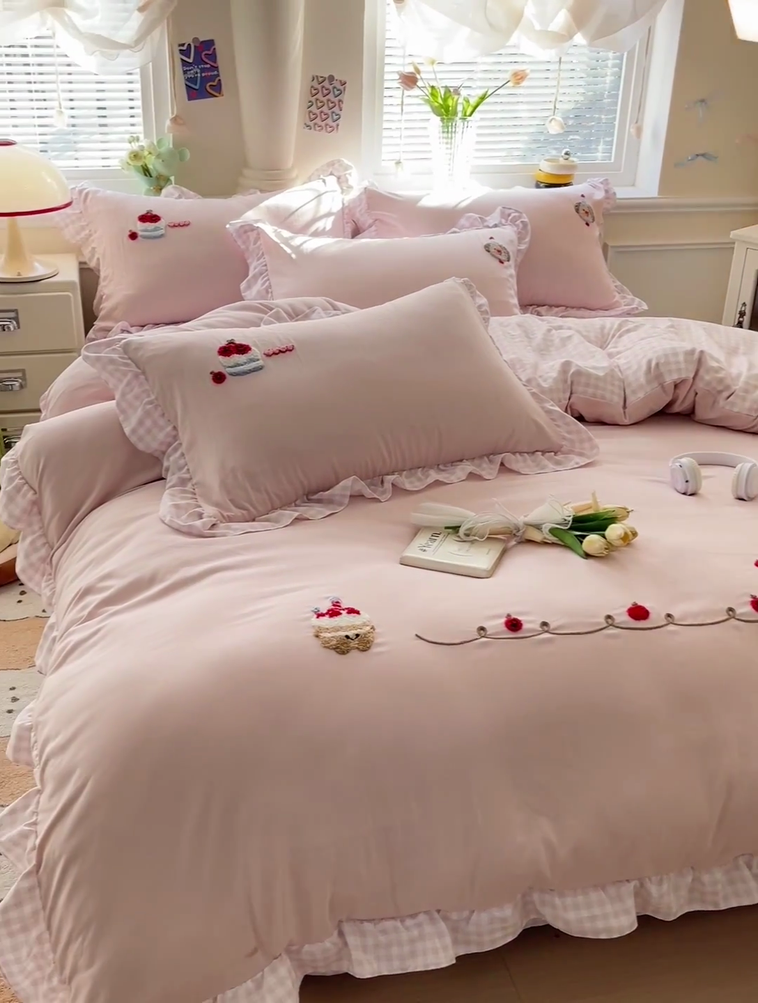 91家纺网 家纺一手货源 找家纺 2025新款高克重立体臻棉法式韩版毛巾绣四件套-腊肠狗 腊肠狗-浅粉