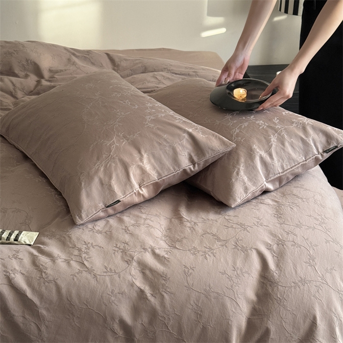 91家纺网 家纺一手货源 找家纺 鹿班家居 2025春夏新款云感超柔厚织提花浮雕系列四件套-梦境卷尾（标准会员-20元） 梦境卷尾-咖色