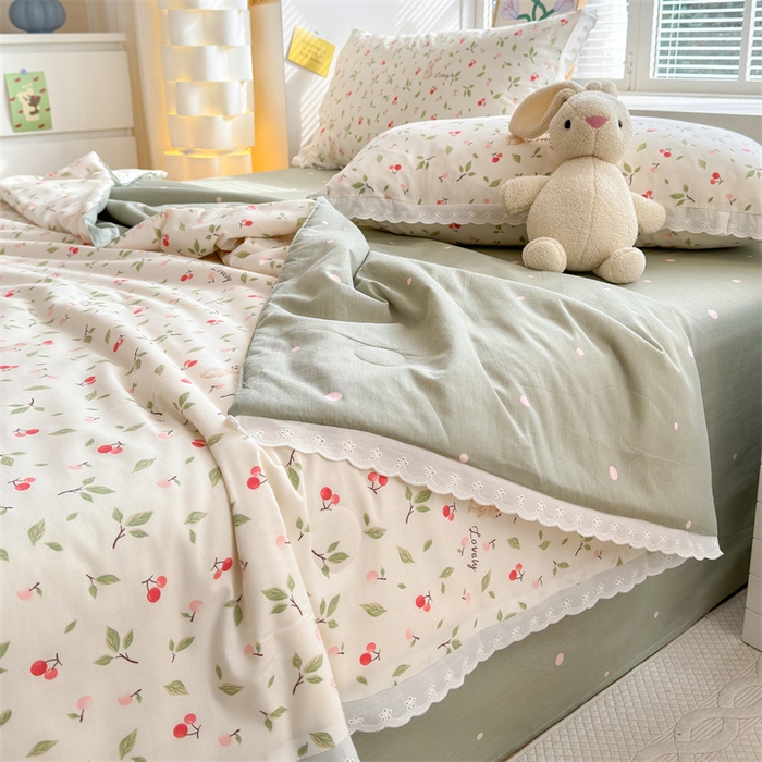 91家纺网 家纺一手货源 找家纺 被窝家纺 2025新款全棉花边大豆夏被四件套 樱花趣