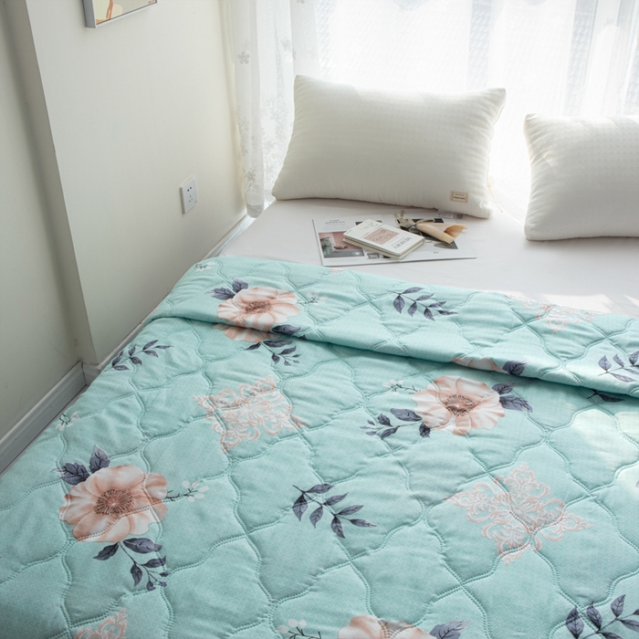 91家纺网 家纺一手货源 找家纺 诗雅纺织 2025新款亲肤绒夏被超声波压花礼品被 温情花语