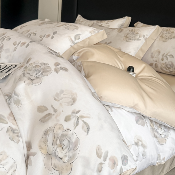 91家纺网 家纺一手货源 找家纺 金阳光家纺 2025新款高级简奢款莱赛尔数码印宽边四件套（带礼盒包装） 蔓艺