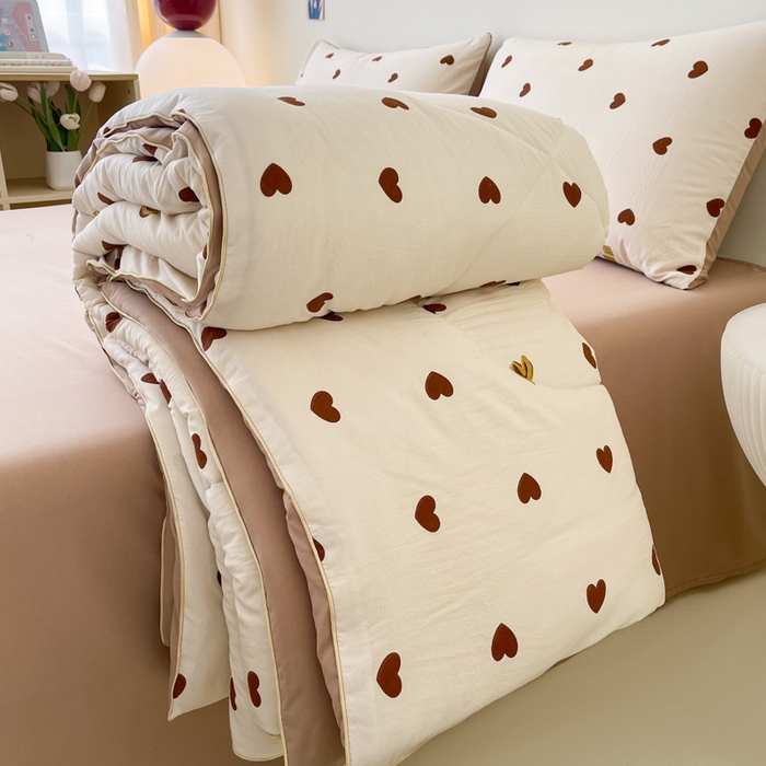 91家纺网 家纺一手货源 找家纺 宜家坊 2025新款水洗棉糯小棉夏被夏被四件套四季被春秋被单人学生双人被子被芯 爱心