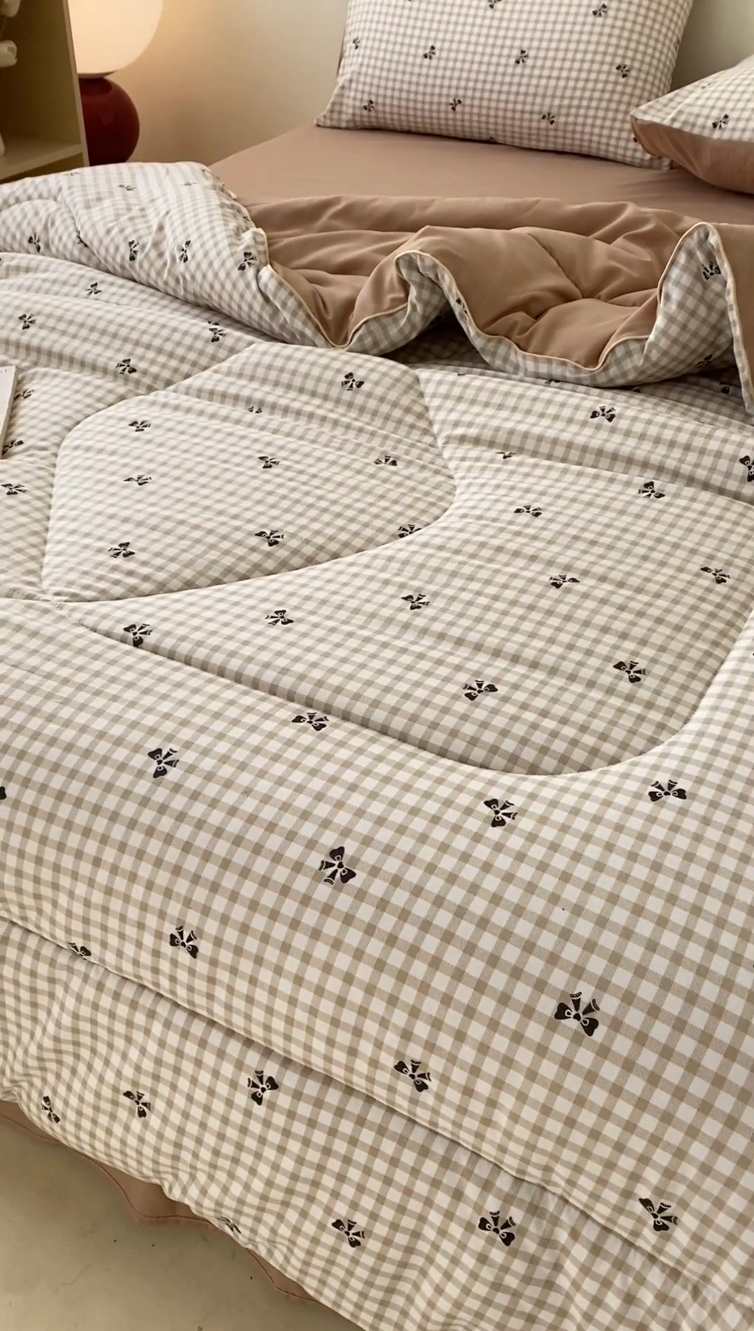 91家纺网 家纺一手货源 找家纺 宜家坊 2025新款水洗棉糯小棉夏被夏被四件套四季被春秋被单人学生双人被子被芯 格子蝴蝶结