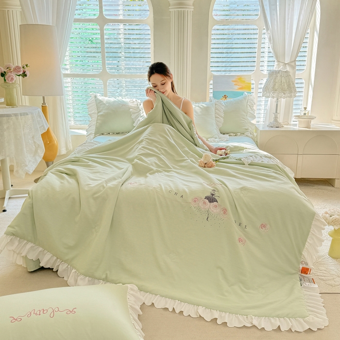 91家纺网 家纺一手货源 找家纺 绒世界 绒世界 2025新款针织棉提花加绣花烫钻夏被四件套翩然系列 翩然-薄荷绿