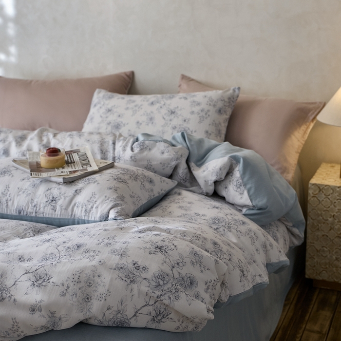 91家纺网 家纺一手货源 找家纺 时年家纺 2025零汗纱™数码印花系列套件 微风与花-蓝