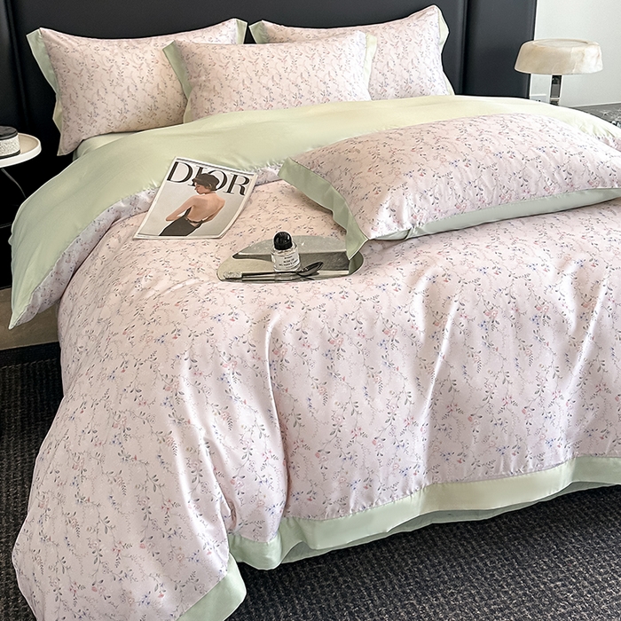 91家纺网 家纺一手货源 找家纺 金阳光家纺 2025新款高级简奢款莱赛尔数码印宽边四件套（带礼盒包装） 浅知粉