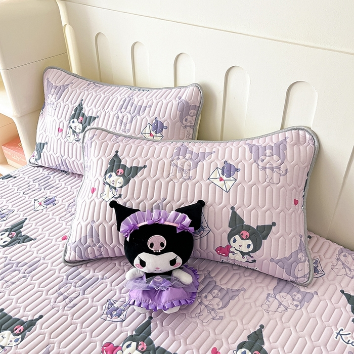 91家纺网 家纺一手货源 找家纺 金爱家2025新款A类三丽鸥高品质可组合凉感丝乳胶席牛奶丝针织棉软糯夏被四件套 乳胶席-紫色梦幻库洛米