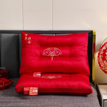 91家纺网 家纺一手货源 找家纺 （总）糖果枕芯2025新款婚庆护颈枕大红喜庆枕芯遇见你