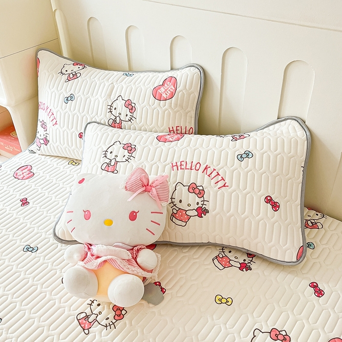 91家纺网 家纺一手货源 找家纺 金爱家2025新款A类三丽鸥高品质可组合凉感丝乳胶席牛奶丝针织棉软糯夏被四件套 乳胶席-心心kitty