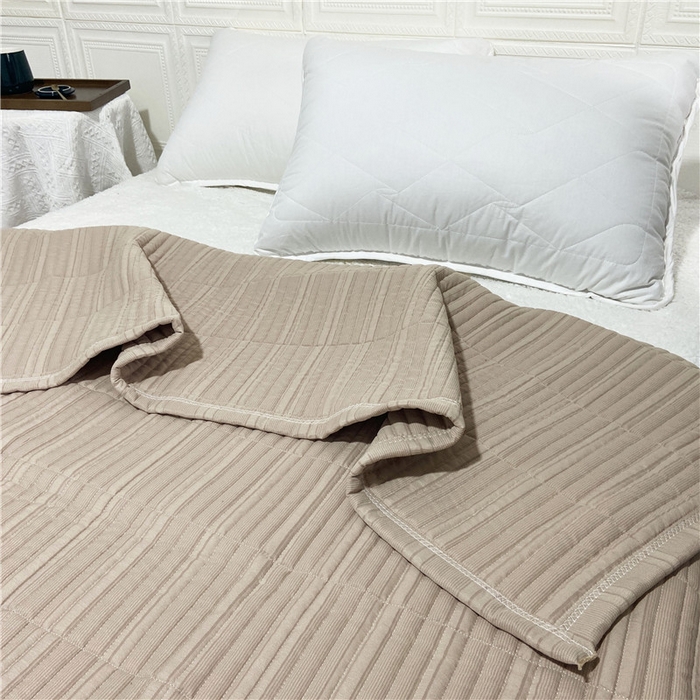 91家纺网 家纺一手货源 找家纺 卡奥家纺 2025新款有氧泡泡纱泡泡棉床盖夏被 卡其