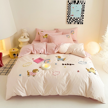 91家纺网 家纺一手货源 找家纺 懒猫家纺 2025新款高精密40支13374全棉毛巾绣四件套 悠闲小狗