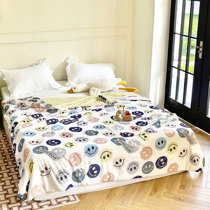 91家纺网 家纺一手货源 找家纺 绒梦里 2025新款A类小凉皮凉感冰豆豆夏被空调被 快乐笑脸