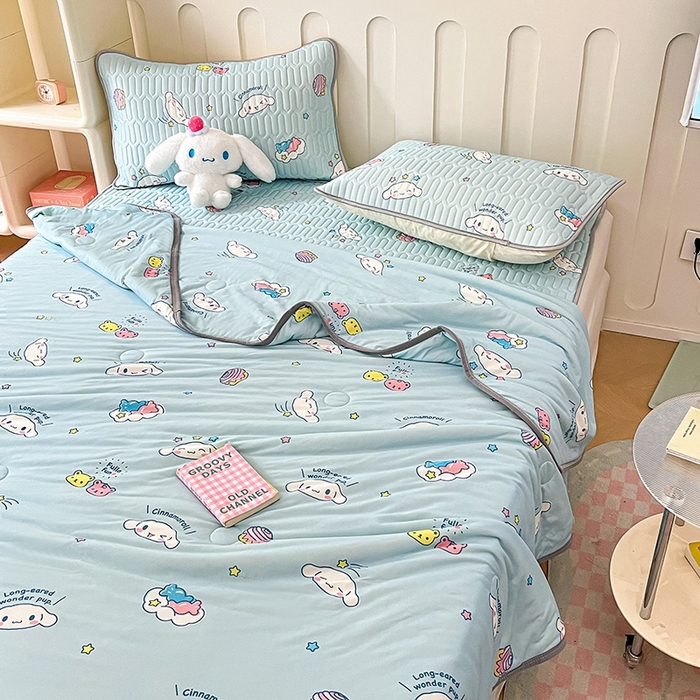 91家纺网 家纺一手货源 找家纺 金爱家2025新款A类三丽鸥高品质可组合凉感丝乳胶席牛奶丝针织棉软糯夏被四件套 乳胶席-可爱玉桂狗