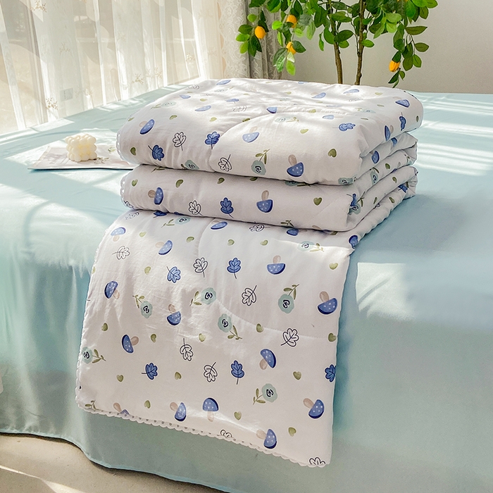 91家纺网 家纺一手货源 找家纺 鑫贝阳 2025新款亲肤水洗棉小花边印花夏被 蘑菇森林