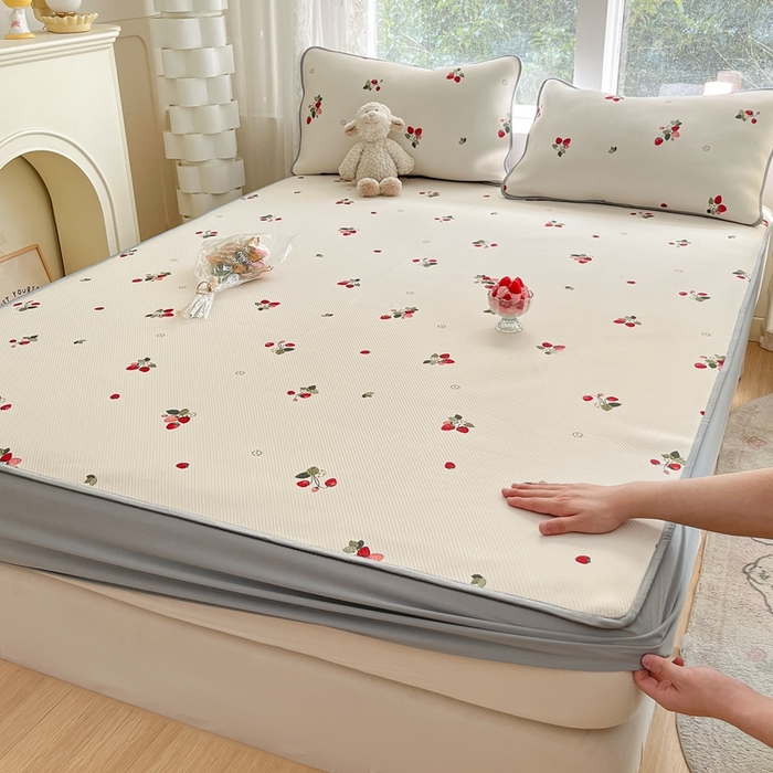 91家纺网 家纺一手货源 找家纺 星座家纺 2025新款大斜纹复合冰丝凉席-床笠款 奶油草莓-床笠款