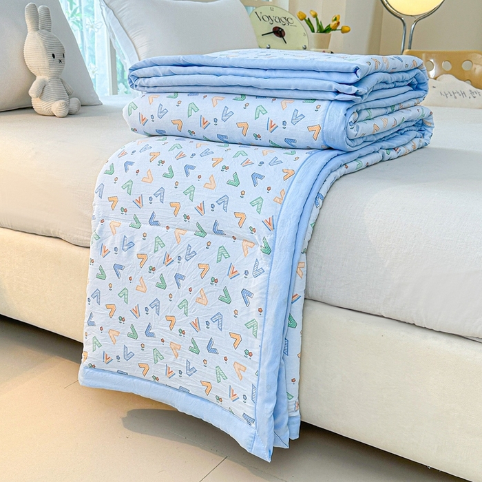 91家纺网 家纺一手货源 找家纺 好欣怡家纺 2026新款水洗棉夏被空调被被子被芯印花小清新夏凉被直播热款 水洗棉包边款-可爱字母